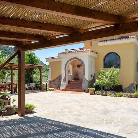 Saige , Piscina Con Idromassaggio Vila