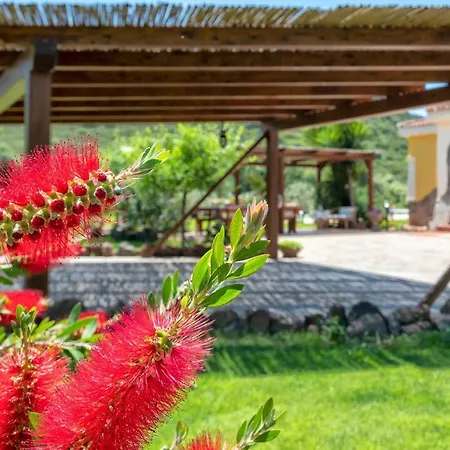 Saige , Piscina Con Idromassaggio Vila *