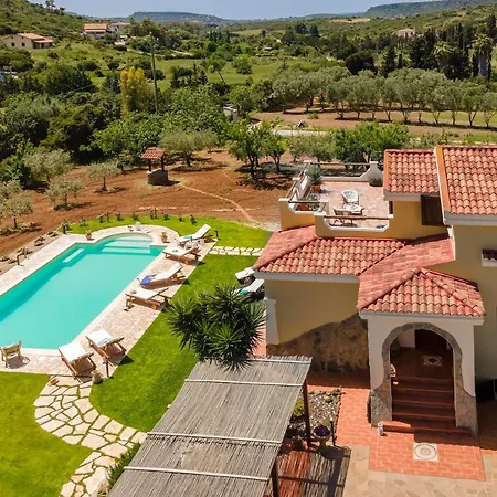 Saige , Piscina Con Idromassaggio Vila *