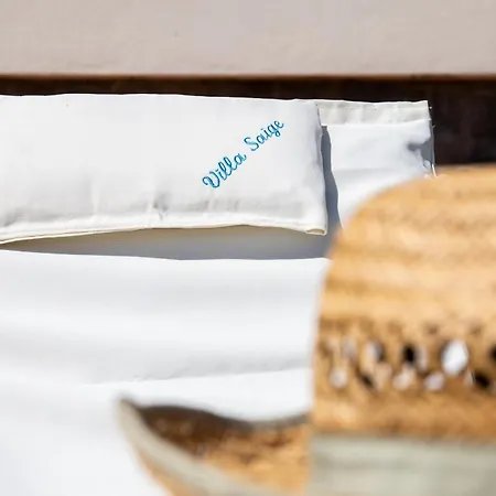 Saige , Piscina Con Idromassaggio 别墅 *