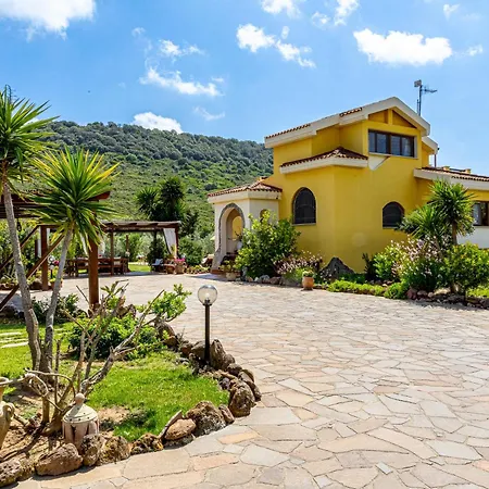 Saige , Piscina Con Idromassaggio Villa Alghero