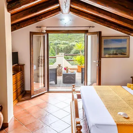 Saige , Piscina Con Idromassaggio 别墅 *