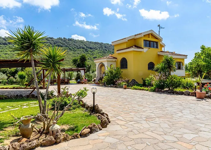 Saige , Piscina Con Idromassaggio Villa Alghero